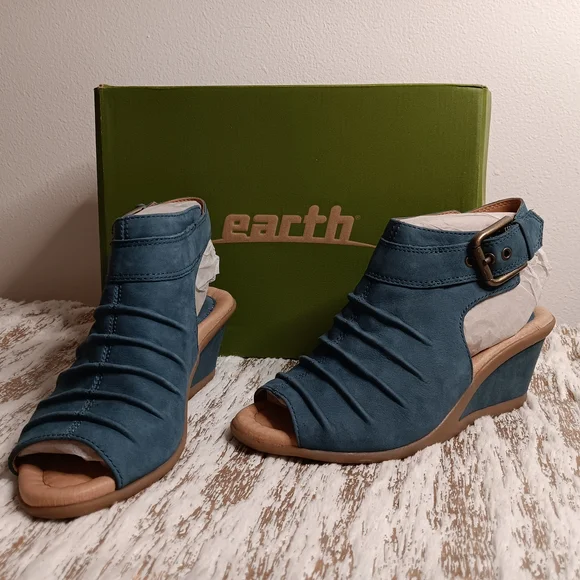 Earth Adina Vintsge Leather Blue Wedge Sandals - Picture 3 of 5
